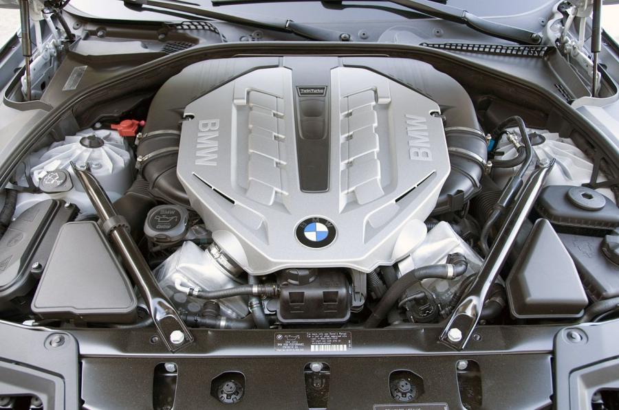  BMW 550i 2011 года  (фото 31 из 51)
